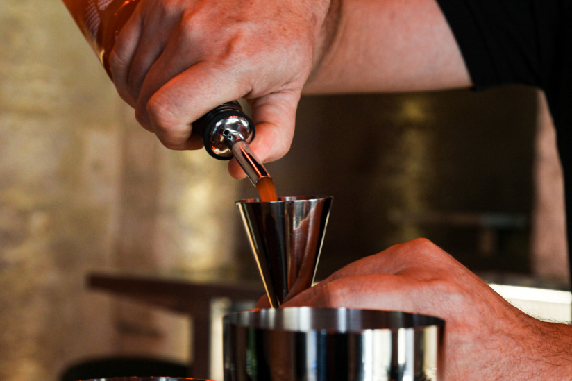 Créez votre cocktail de A à Z avec Julien Escot, champion du monde des barmans