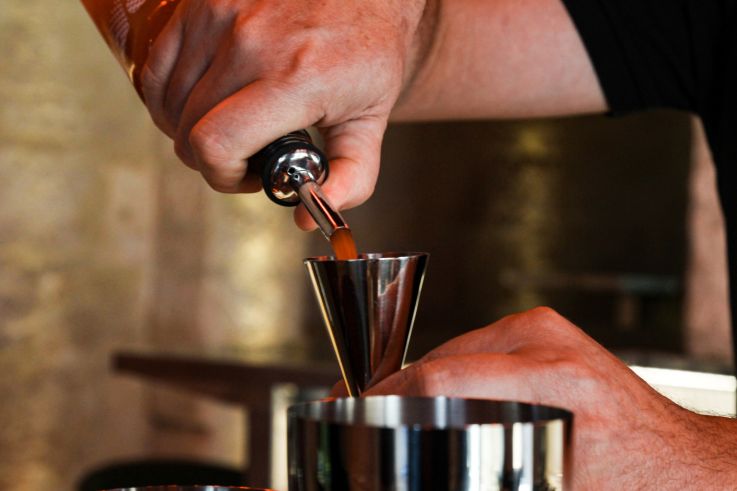 Créez votre cocktail de A à Z avec Julien Escot, champion du monde des barmans