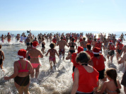 Bain de Noël à Carnon au profit des Restos du Cœur