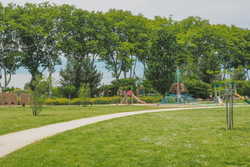 Aires de jeux extérieures gratuites pour les enfants sur Montpellier et en Métropole