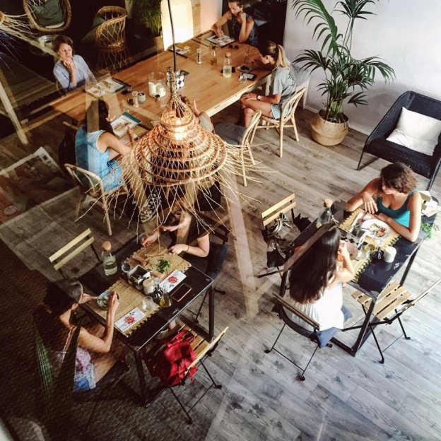 Stage yoga danse, musique live, brunch vegan